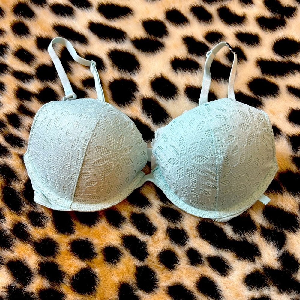 NWT Baby Blue Flower Lace Victoria’s Secret Push-Up Bra